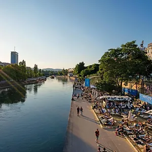 Newly-renovated, Central City In The Heart Of Daire