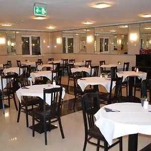 Donaustadt Kagran - At Metro U1 Hotel